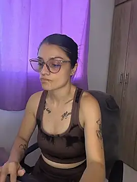 Snapshot of Coralinne__ chatting on July 2026 04:32:01 PM Coralinne online show from July 2026 04:32:01 PM