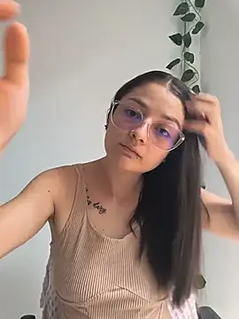 Coralinne   online show from May 2026 04:31:02 PM
