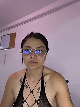 Coralinne   online show from May 2026 01:03:01 AM