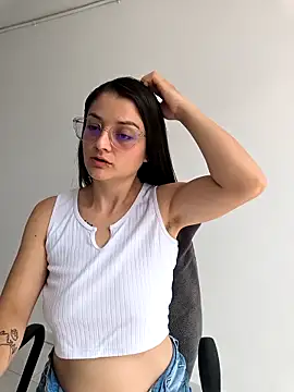 Coralinne   online show from April 2026 03:47:01 PM