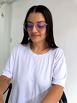 Coralinne   online show from April 2026 03:18:02 PM