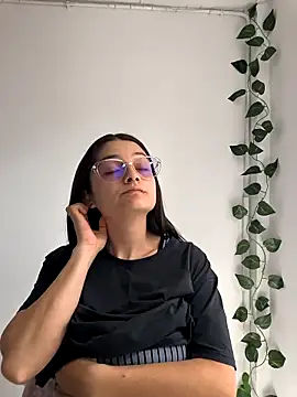 Coralinne   online show from May 2026 03:27:02 PM