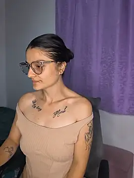 Snapshot of Coralinne__ chatting on June 2026 01:05:02 AM Coralinne online show from June 2026 01:05:02 AM