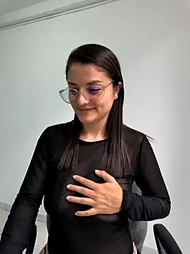 Coralinne   online show from April 2026 03:48:01 PM