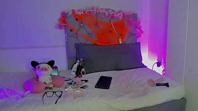 antonieta23 online show from October 2025 07:40:02 AM