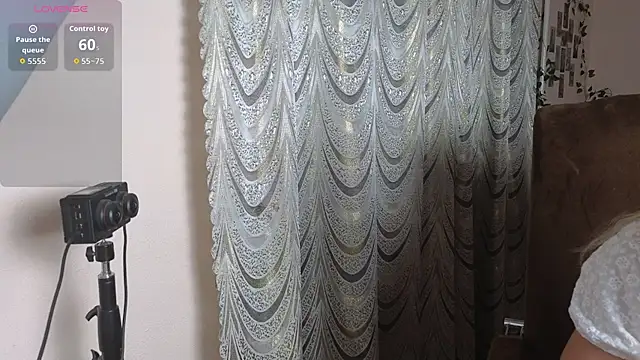 Laura Gol online show from October 2025 09:03:01 PM