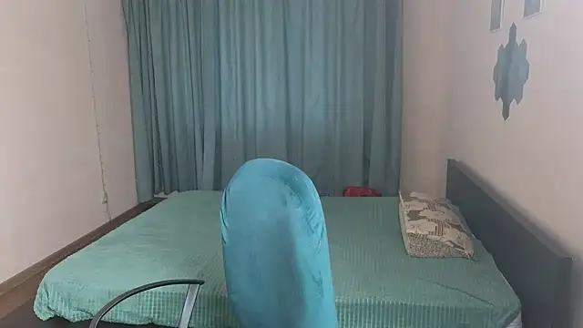 Laura Gol online show from October 2025 01:23:01 PM