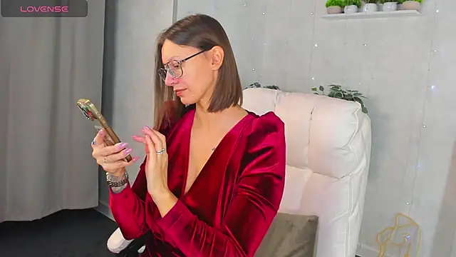 Elina Gravess online show from September 2025 12:50:01 AM