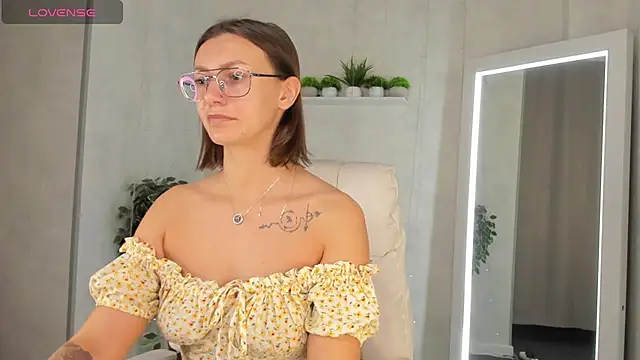 Elina Gravess online show from September 2025 11:59:01 PM