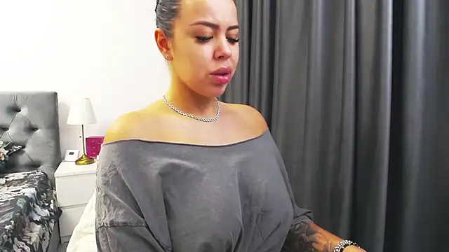 Casiana  online show from November 2025 07:25:01 PM