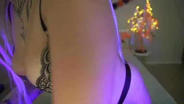 Snapshot of IvyLaurent chatting on October 2025 01:32:01 PM IvyLaurent online show from October 2025 01:32:01 PM