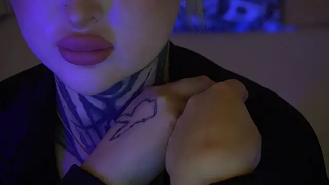 Snapshot of IvyLaurent chatting on November 2025 01:33:02 PM IvyLaurent online show from November 2025 01:33:02 PM