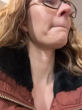 Snapshot of Bikergirl_97 chatting on December 2025 02:05:02 PM Bikergirl 97 online show from December 2025 02:05:02 PM