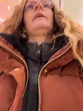 Snapshot of Bikergirl_97 chatting on December 2025 11:45:01 AM Bikergirl 97 online show from December 2025 11:45:01 AM