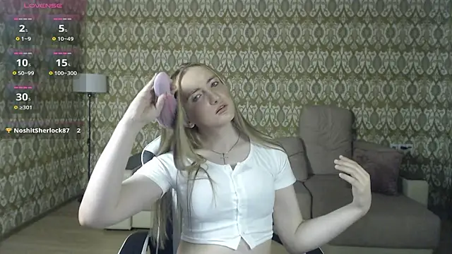 Snapshot of Vi_Luxy chatting on April 2026 02:03:02 AM Vi Luxy online show from April 2026 02:03:02 AM