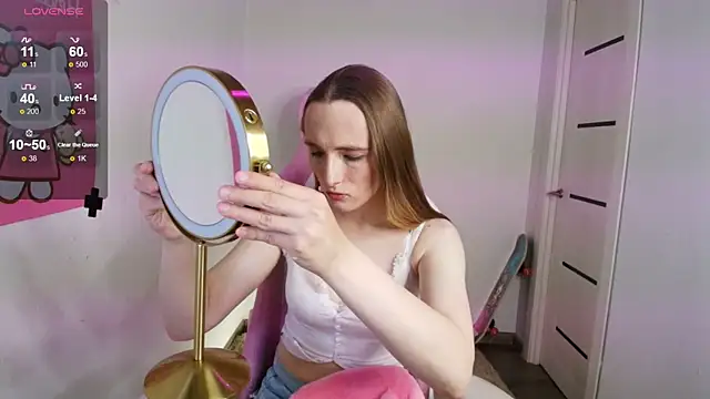 Vi Luxy online show from October 2025 02:10:01 AM