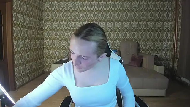 Snapshot of Vi_Luxy chatting on May 2026 02:04:01 AM Vi Luxy online show from May 2026 02:04:01 AM
