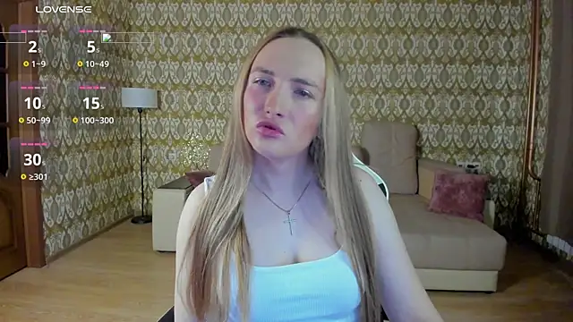 Snapshot of Vi_Luxy chatting on May 2026 02:10:01 AM Vi Luxy online show from May 2026 02:10:01 AM