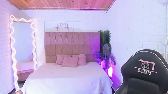 juanita tay online show from October 2025 11:45:01 AM