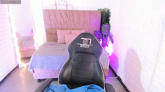 juanita tay online show from September 2025 11:43:01 AM