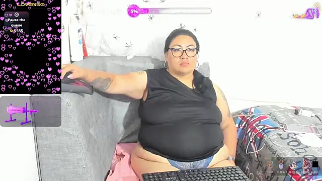 Snapshot of Clunita chatting on November 2025 08:52:02 AM Clunita online show from November 2025 08:52:02 AM