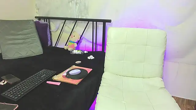 Snapshot of Clunita chatting on December 2025 02:12:02 PM Clunita online show from December 2025 02:12:02 PM