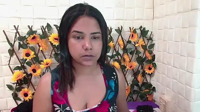 Snapshot of IndiaSexyStripper4u chatting on December 2025 04:33:02 AM IndiaSexyStripper4u online show from December 2025 04:33:02 AM