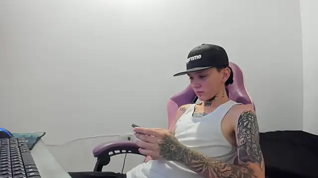 Snapshot of StraightBoy_Nick chatting on May 2026 08:22:01 PM StraightBoy Nick online show from May 2026 08:22:01 PM
