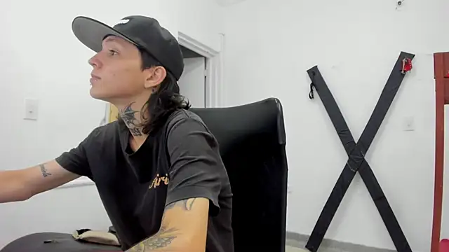 StraightBoy Nick online show from April 2026 07:19:01 PM