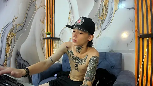 StraightBoy Nick online show from October 2025 06:25:02 AM