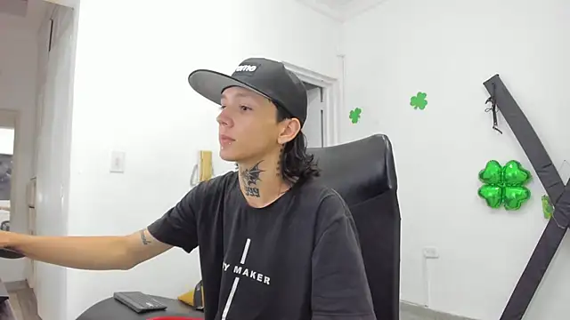 StraightBoy Nick online show from April 2026 04:58:02 AM