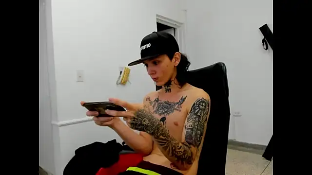 Snapshot of StraightBoy_Nick chatting on April 2026 09:27:01 PM StraightBoy Nick online show from April 2026 09:27:01 PM