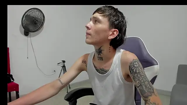 Snapshot of StraightBoy_Nick chatting on May 2026 05:28:02 AM StraightBoy Nick online show from May 2026 05:28:02 AM