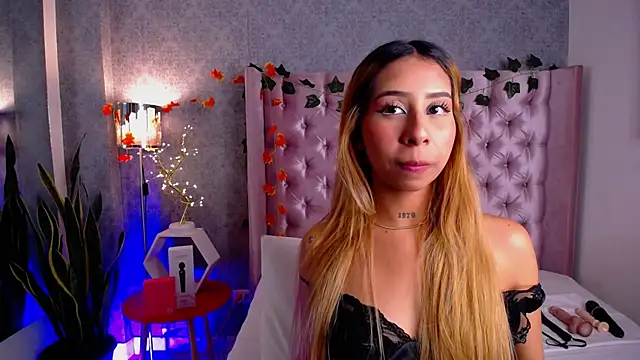 laila stilwiills online show from December 2025 05:45:01 PM