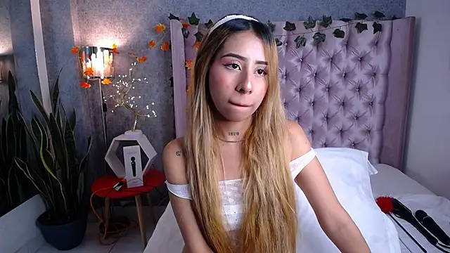 laila stilwiills online show from December 2025 04:13:02 AM