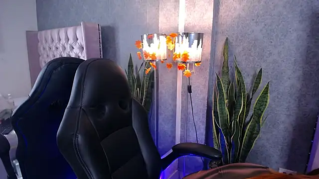 laila stilwiills online show from March 2026 06:14:02 AM