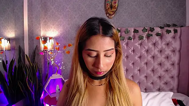 laila stilwiills online show from November 2025 04:55:01 AM