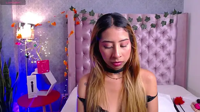 laila stilwiills online show from December 2025 01:12:01 AM