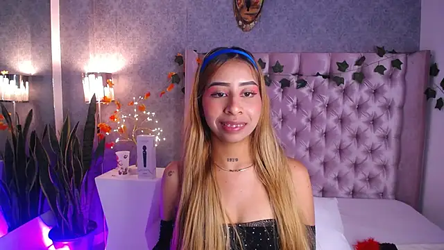 laila stilwiills online show from November 2025 01:09:01 AM