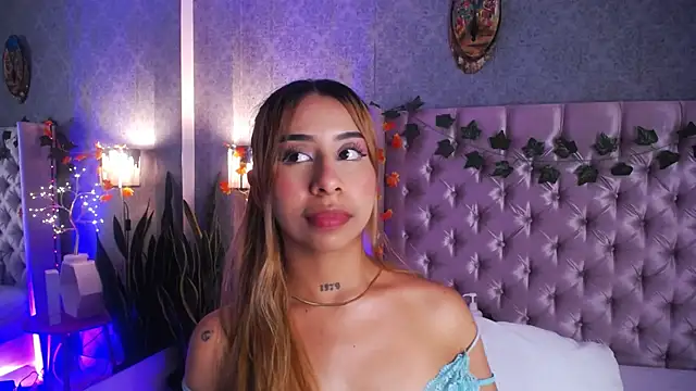 laila stilwiills online show from November 2025 12:38:01 AM