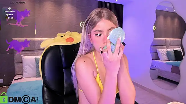 Arinextdoor online show from October 2025 09:38:01 PM