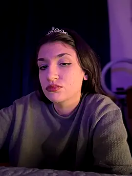 ScarletBloom  online show from December 2025 06:51:02 PM