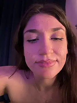 ScarletBloom  online show from December 2025 08:04:02 PM