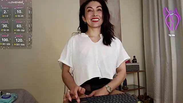 siren indira  online show from November 2025 10:57:02 PM