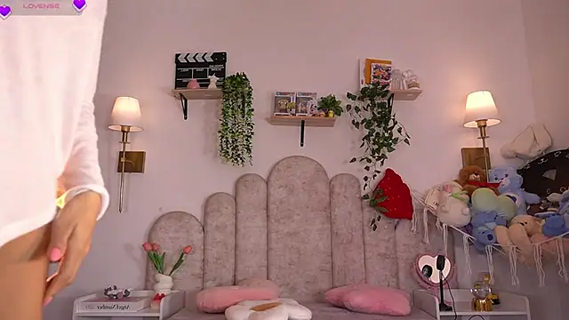 violeth     online show from February 2026 01:30:01 PM