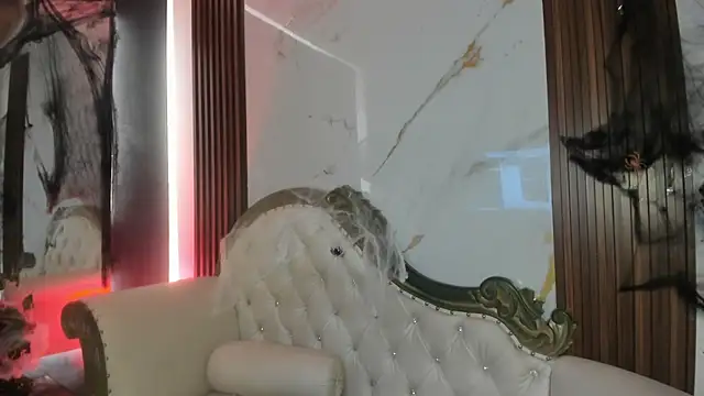 Snapshot of CoralieBronson chatting on October 2025 04:22:02 AM CoralieBronson online show from October 2025 04:22:02 AM