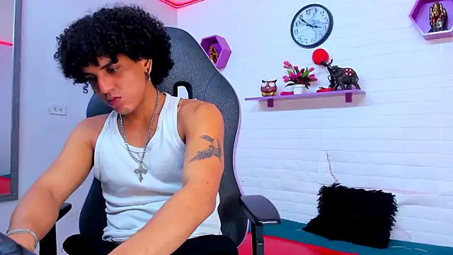Xfire boy69 online show from September 2025 08:04:02 PM