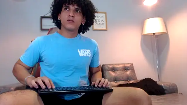 Snapshot of Xfire_boy69 chatting on November 2025 03:27:01 PM Xfire boy69 online show from November 2025 03:27:01 PM