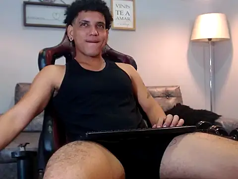 Snapshot of Xfire_boy69 chatting on November 2025 01:32:02 PM Xfire boy69 online show from November 2025 01:32:02 PM