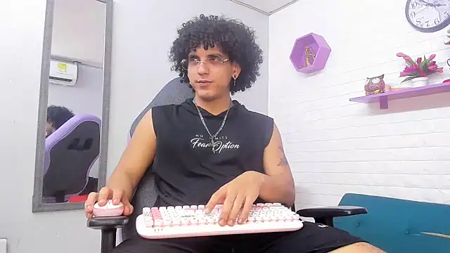 Xfire boy69 online show from October 2025 04:18:02 PM